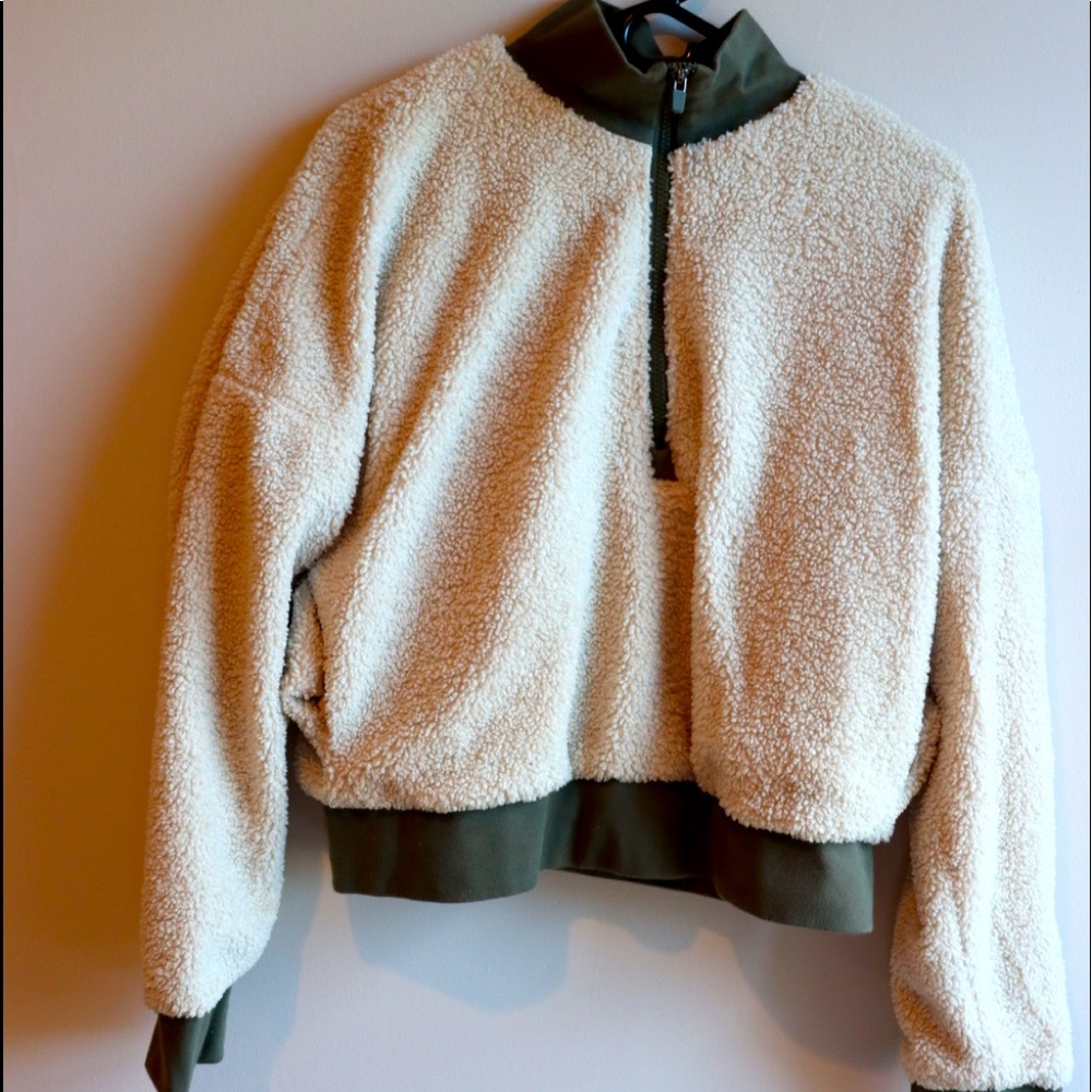 Fabletics cropped fleece shirt